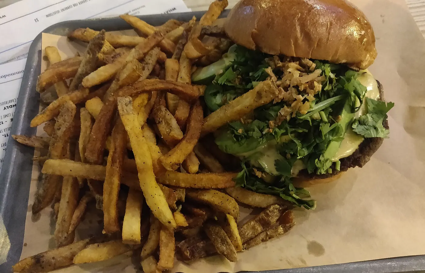 Hamburguesa con papas fritas